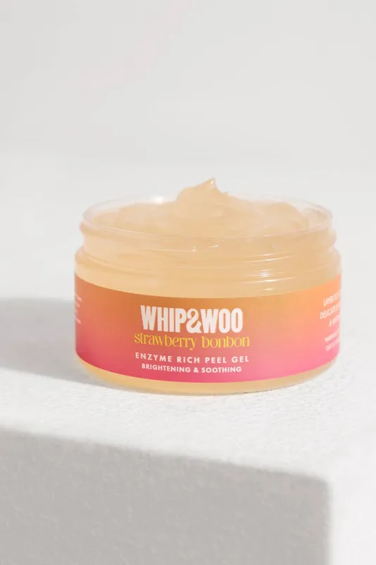 Whip&Woo Strawberry Bonbon Enzyme Peel Face Mask Gel in White Size: 100ml - White