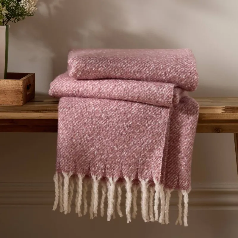 Wylder Nature Isla Woven Tasselled Throw in Pink Size: 130cm x 180cm - Pink