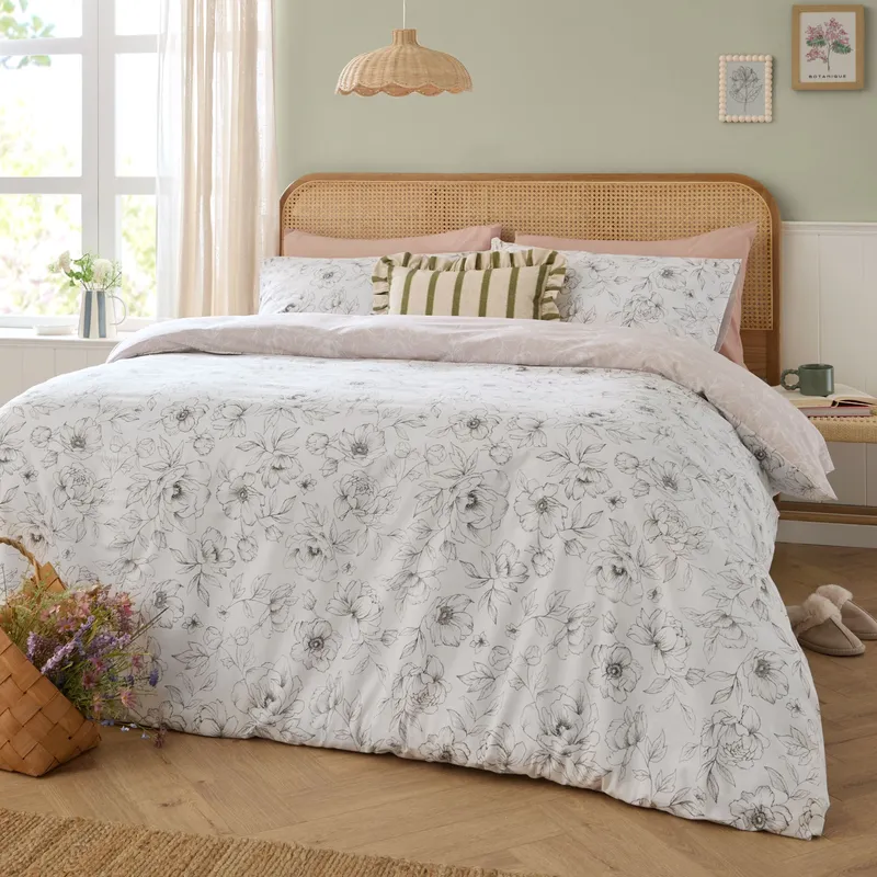Wylder Bella Reversible Floral Duvet Cover Set in Natural Size: King - Natural