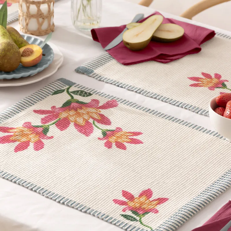 Wylder Claudia Indoor/Outdoor Placemats (Set of 4) in Red Red