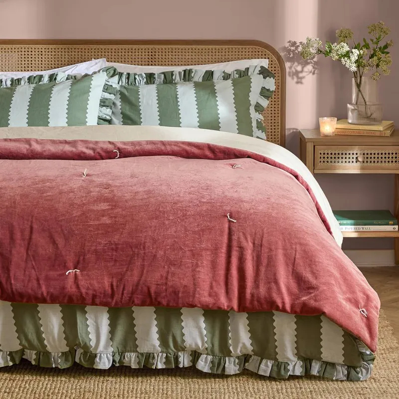 Wylder Unisex Edie 100% Cotton Velvet Bedspread in Rose Rose female