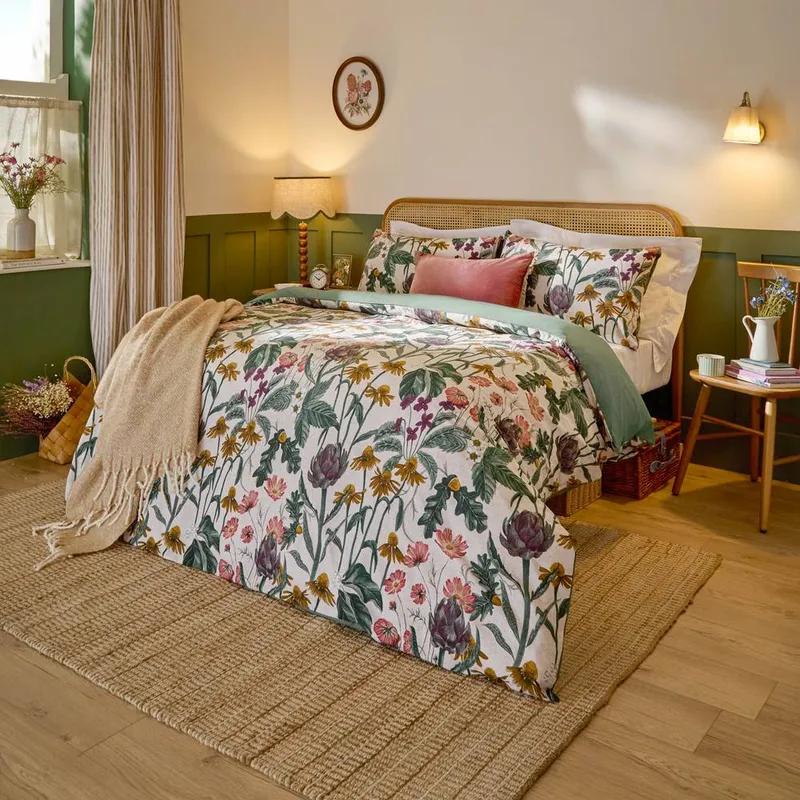 Wylder Unisex Florapedia Printed Floral Duvet Cover Set in White Size: Super King White Super King female