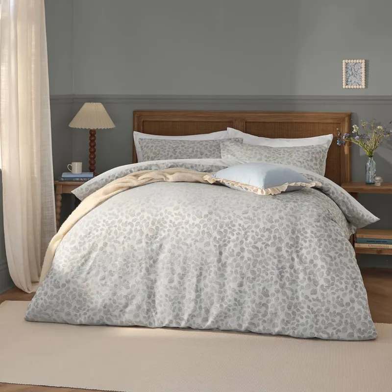 Wylder Grace Leaf Jacquard Satin Duvet Cover Set in Grey Size: King Grey King