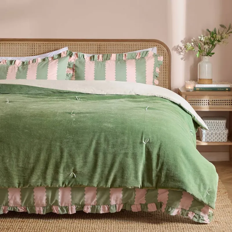 Wylder Edie 100% Cotton Velvet Bedspread in Green Green