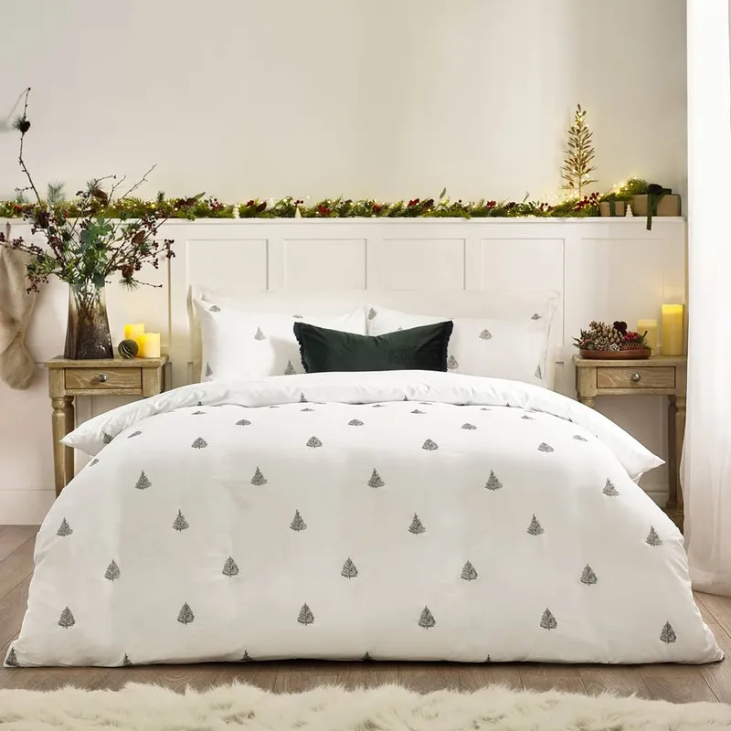 Wylder Winter Forest 100% Cotton Embroidered Duvet Cover Set in White Size: Double White