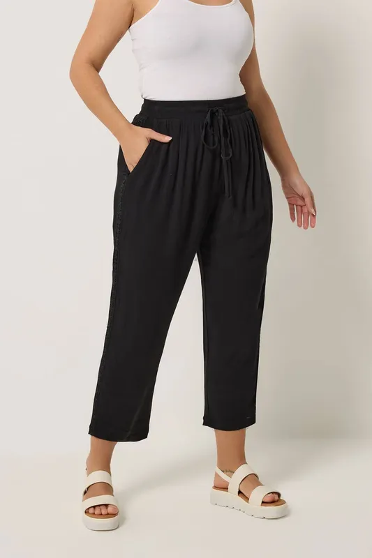Yours Women's Crochet Side Cropped Trousers in Black Size: 14 - Black