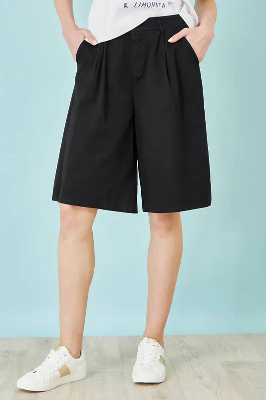 Yumi Women's Cotton Bermuda Shorts in Black Size: 12 - Black