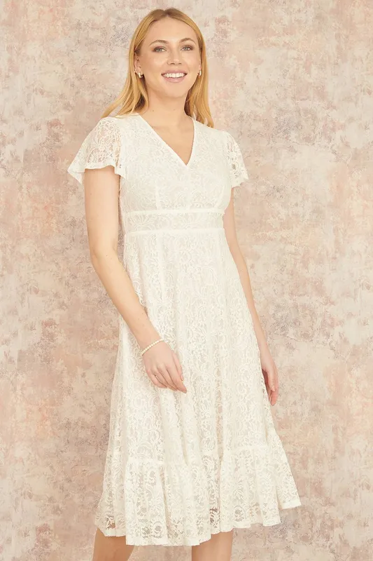 Yumi Women's White Lace Midi Skater Dress Size: 12 - White