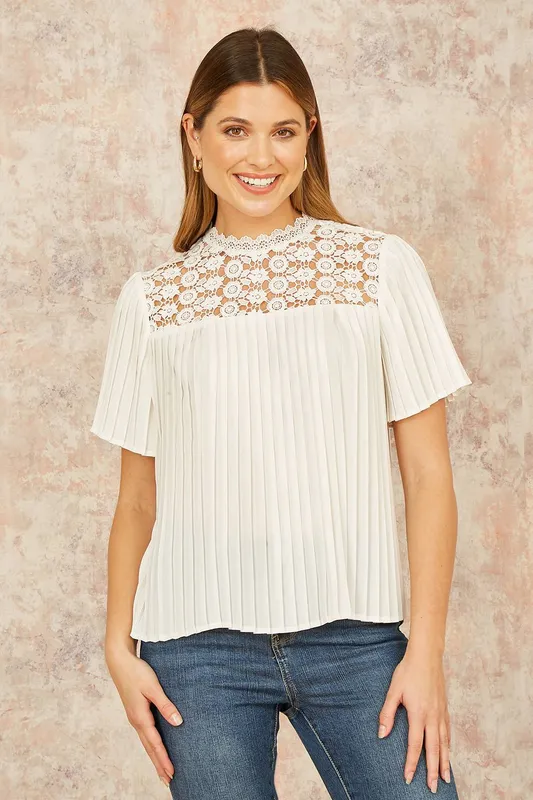 Yumi Women's White Lace Panel Pleated Short Sleeve Top Size: 8 - White - Size: 8